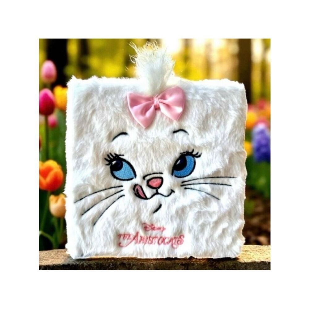 NWT Gorgeous DISNEY THE ARISTOCATS Mary Pink White Furry Cover Eyeshadow Palette